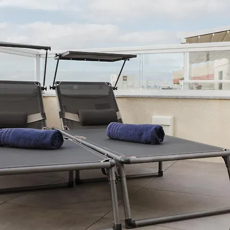 Mulberry Ph 2bed Insane Views! By Homely *