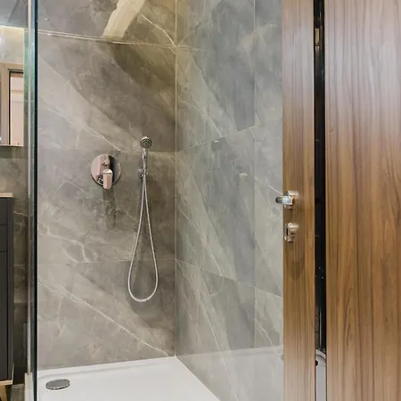 Mulberry Ph 2bed Insane Views! By Homely *