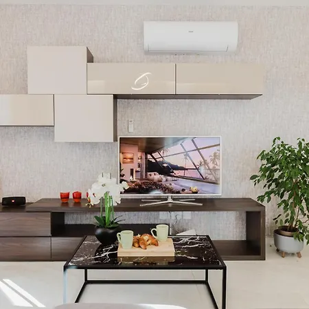 Mulberry Ph 2bed Insane Views! By Homely