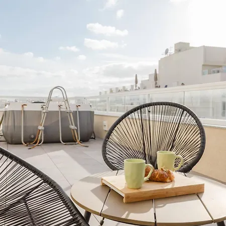 Mulberry Ph 2bed Insane Views! By Homely *