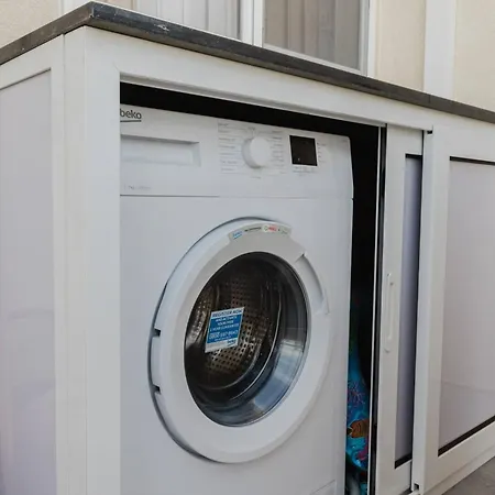 Mulberry Ph 2bed Insane Views! By Homely *