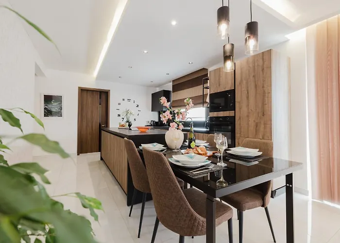 Mulberry Ph 2bed Insane Views! By Homely Daire St. Paul's Bay