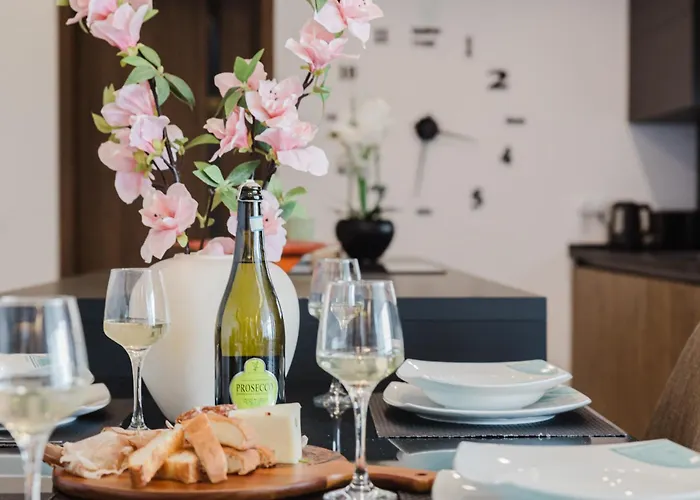 Mulberry Ph 2bed Insane Views! By Homely