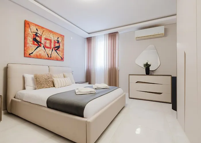 Mulberry Ph 2bed Insane Views! By Homely Daire