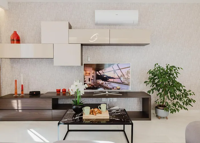 Mulberry Ph 2bed Insane Views! By Homely