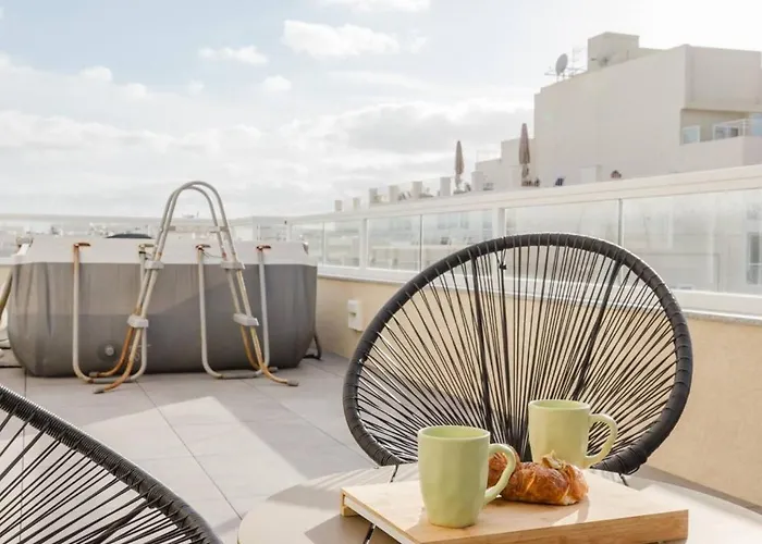 Mulberry Ph 2bed Insane Views! By Homely *