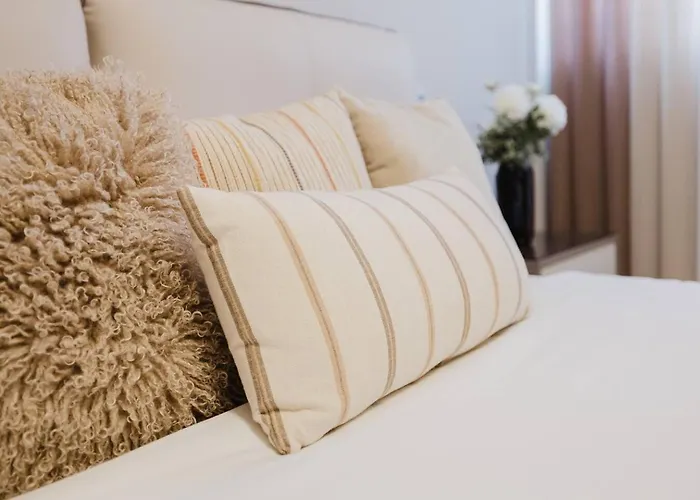 Mulberry Ph 2bed Insane Views! By Homely Daire