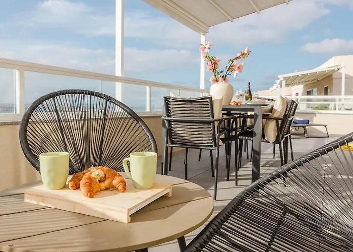 Mulberry Ph 2bed Insane Views! By Homely Daire *