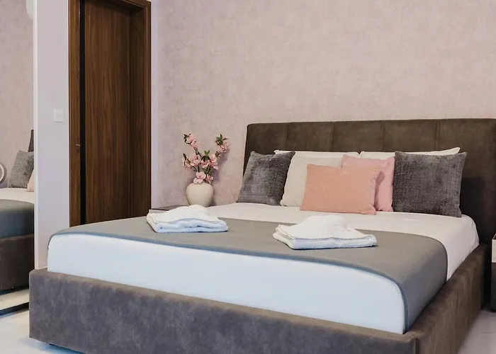 Mulberry Ph 2bed Insane Views! By Homely Daire