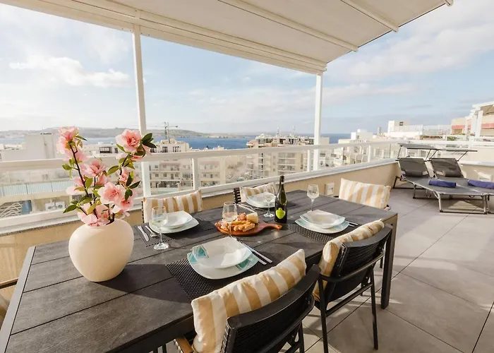 Mulberry Ph 2bed Insane Views! By Homely *