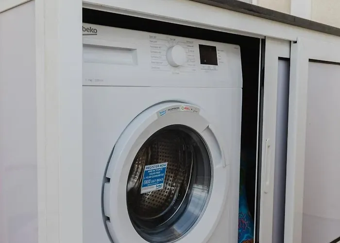 Mulberry Ph 2bed Insane Views! By Homely *