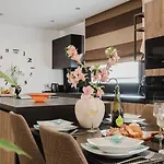 Apartment Mulberry Ph 2bed Insane Views! By Homely