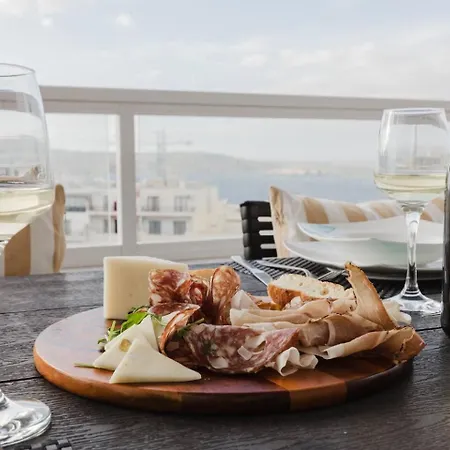 Mulberry Ph 2bed Insane Views! By Homely Daire